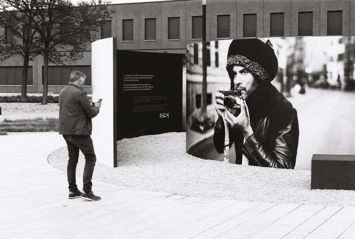 Fotoausstellung „Drifter“ , Lenny Kravitz, auf dem Gelände der Leica Welt in Wetzlar